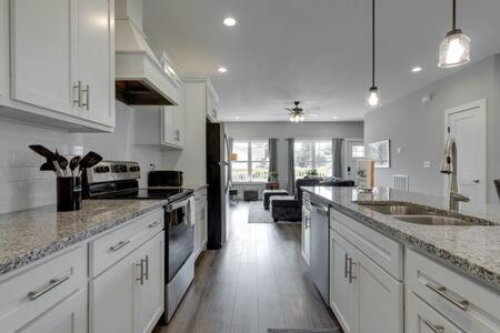 New Build 5 Min To Broadway Sleeps 10 Villa Nashville Exterior photo