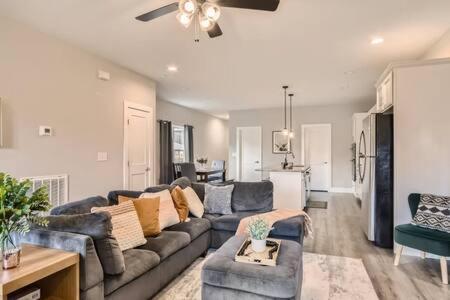 New Build 5 Min To Broadway Sleeps 10 Villa Nashville Exterior photo